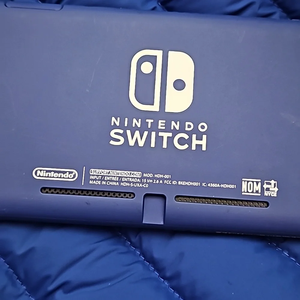 NINTENDO SWITCH - Picture 6 of 9
